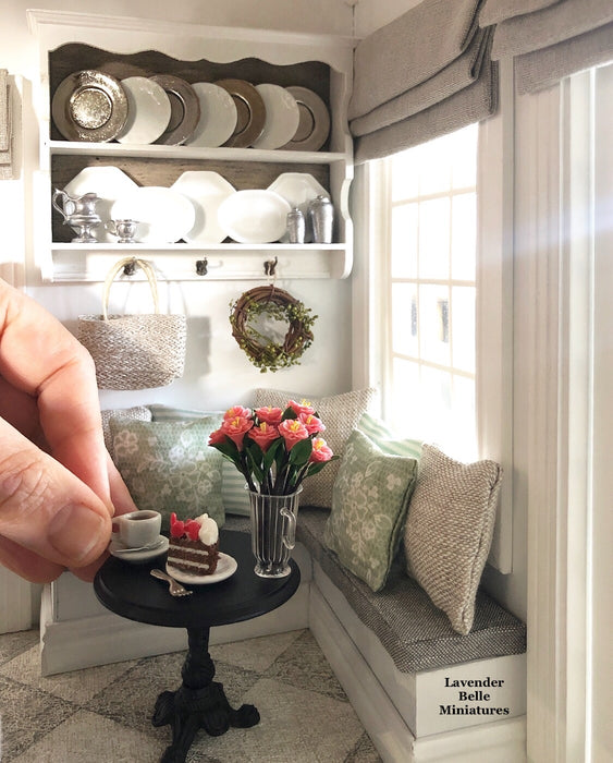 Stoneleigh Kitchen Roombox - 1:12 scale