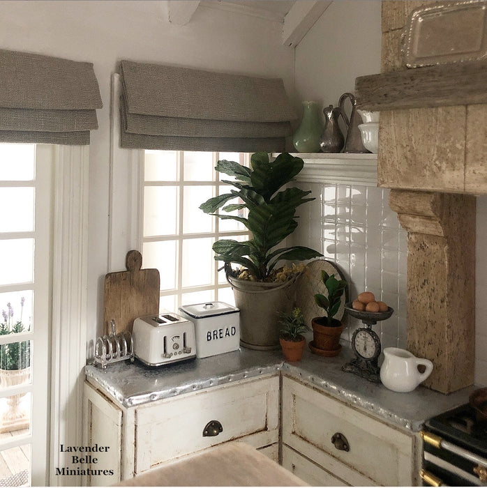 Stoneleigh Kitchen Roombox - 1:12 scale