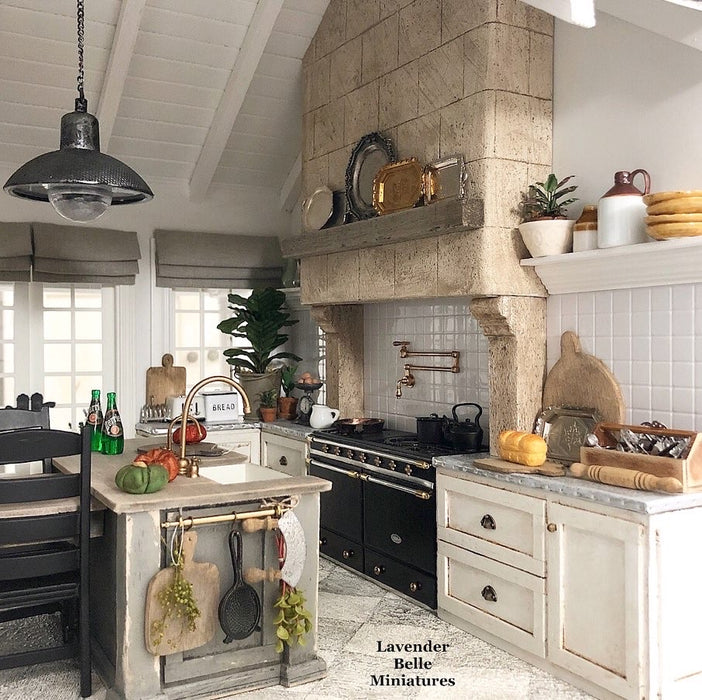 Stoneleigh Kitchen Roombox - 1:12 scale