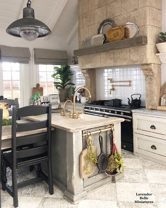 Stoneleigh Kitchen Roombox - 1:12 scale